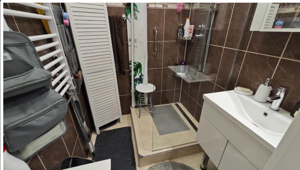 Derkovits Appartman Szombathely Bagian luar foto
